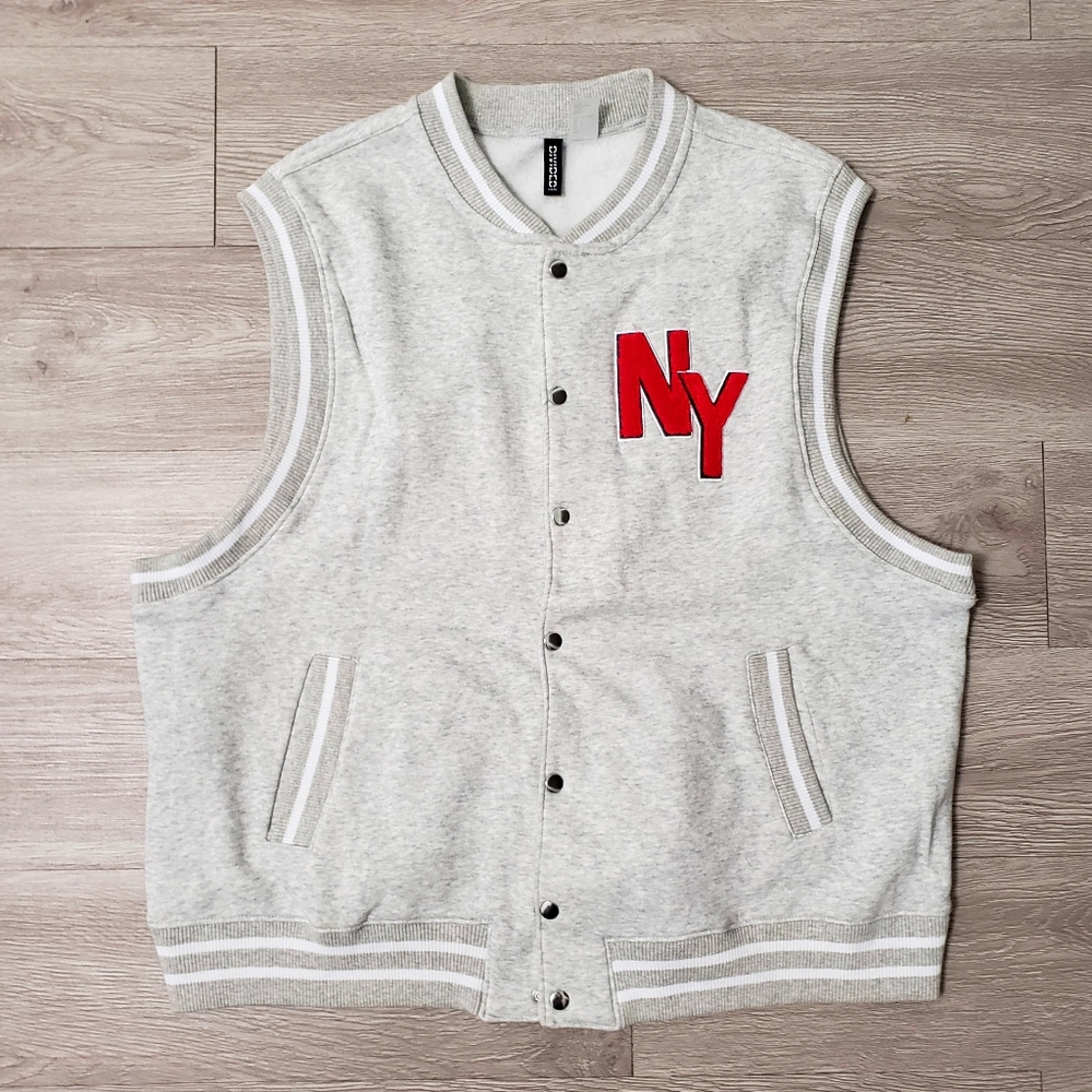 H&M NY Varsity vest size Large grey & red snap front buttons with pockets